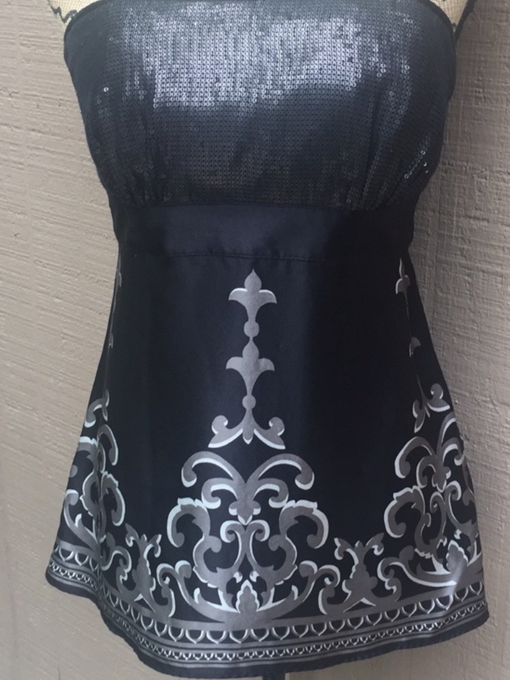 🌺WHBM 100% silk sz 8NWOT! Beautiful top🌺